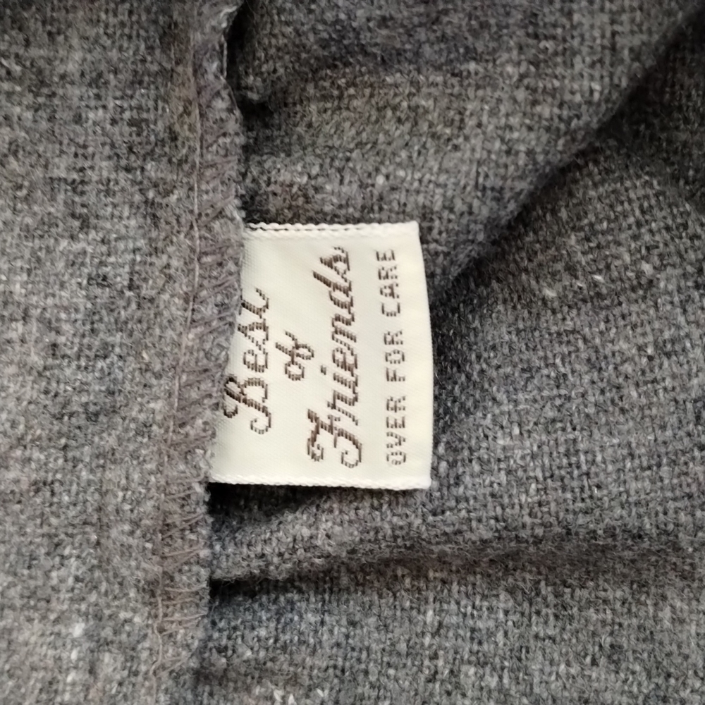 Gray Skirt - image 4